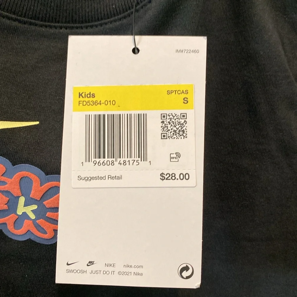 The Nike Tee.  Kids Small.  Nike design across‎ front.